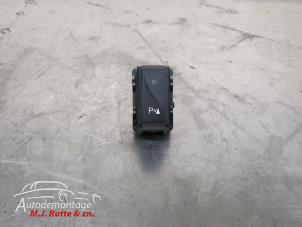 O210173 Gebruikte pdc schakelaar Renault Trafic
