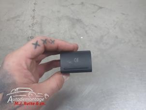 O210198 Gebruikte schakelaar mistlamp Volkswagen Fox