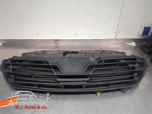 O210225 Gebruikte grille Renault Trafic