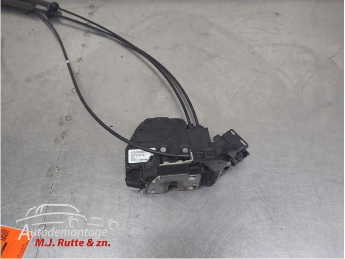 Gebruikte Schuifdeur Slotmechaniek rechts Renault Trafic O210258