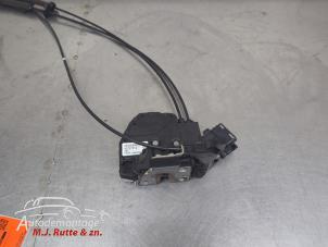 O210258 Gebruikte schuifdeur slotmechaniek rechts Renault Trafic