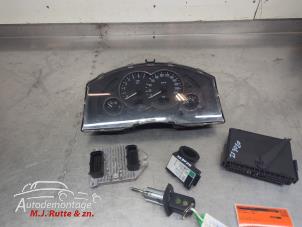 O210266 Gebruikte contactslot + computer Opel Meriva