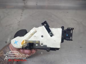 O210280 Gebruikte portierslot mechaniek 4deurs links-voor Peugeot 207
