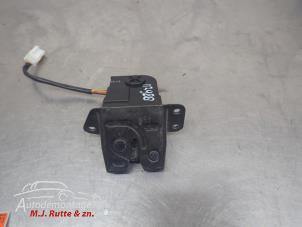 O210320 Gebruikte achterklep slotmechaniek Kia Rio