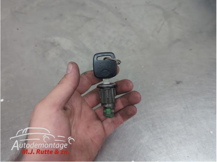 Gebruikte Cilinderslot Portier links Nissan Micra O210332