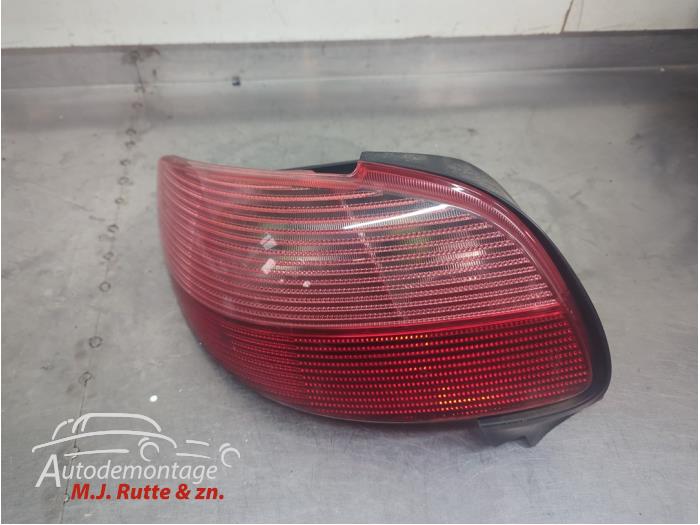 Gebruikte Achterlicht links Peugeot 206 O210338