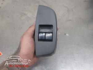 O210352 Gebruikte combischakelaar ramen Nissan NV200