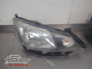 O210357 Gebruikte koplamp rechts Nissan NV200