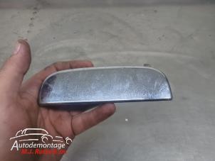 O210362 Gebruikte portiergreep 4deurs links-achter Opel Agila