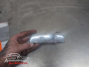 O210365 Gebruikte portiergreep 4deurs links-voor Opel Agila