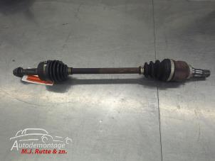 O210385 Gebruikte steekas links-voor Peugeot 107