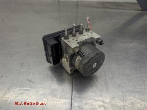 O210400 Gebruikte abs pomp Renault Trafic