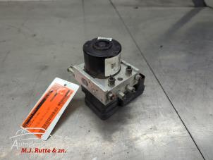 O210453 Gebruikte abs pomp Suzuki Swift