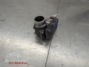 O210439 Gebruikte gasklephuis Renault Trafic