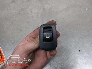 O210491 Gebruikte schakelaar elektrisch raam Peugeot 307