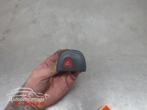 O210497 Gebruikte alarmlicht schakelaar Renault Megane Scenic