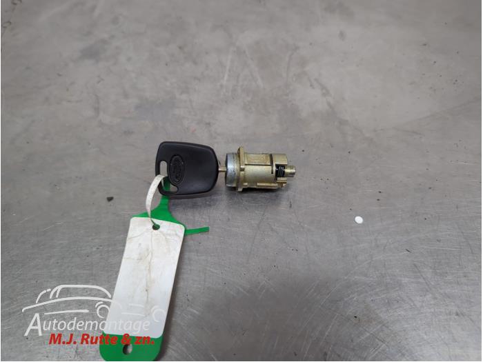 Gebruikte Deurslot Cilinder links Ford Fiesta O210512