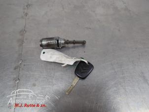 O210517 Gebruikte deurslot cilinder links Citroen C2