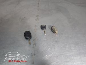 O210533 Gebruikte cilinderslot portier links Ford Focus