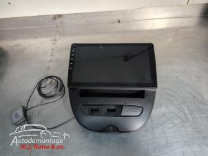 O210539 Gebruikte display multi media regelunit Toyota Aygo