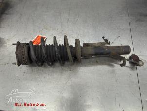 O210698 Gebruikte schokdemperpoot links-voor Mazda 2