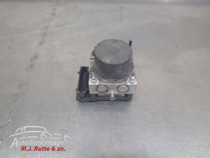 O210704 Gebruikte abs pomp Mitsubishi Colt