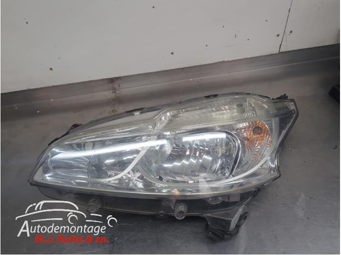 Gebruikte Koplamp links Peugeot 208 O210748