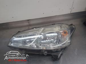O210748 Gebruikte koplamp links Peugeot 208