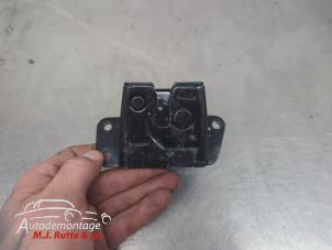 O210773 Gebruikte slotmechaniek achterklep Kia Picanto