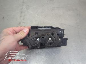 O210797 Gebruikte portierslot mechaniek 4deurs rechts-voor Skoda Octavia