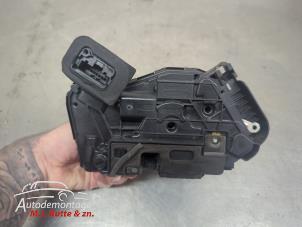 O210798 Gebruikte portierslot mechaniek 4deurs links-achter Skoda Octavia