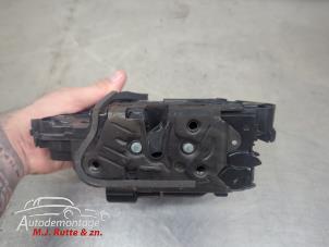 O210799 Gebruikte slotmechaniek portier 4deurs links-voor Skoda Octavia