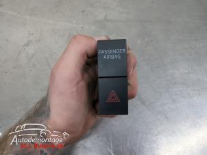 O210833 Gebruikte paniekverlichtings schakelaar Skoda Octavia