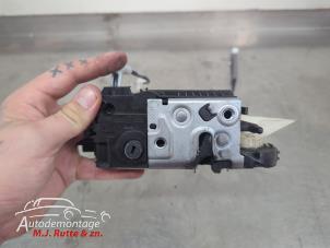 O210851 Gebruikte deurslot mechaniek 4deurs links-voor Peugeot 208