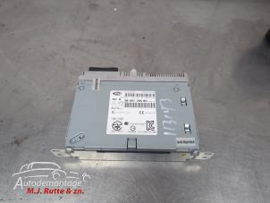 O210867 Gebruikte radio module Peugeot 208