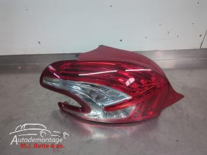 O210871 Gebruikte achterlicht links Peugeot 208