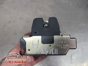 O210876 Gebruikte achterklep slotmechaniek Peugeot 208
