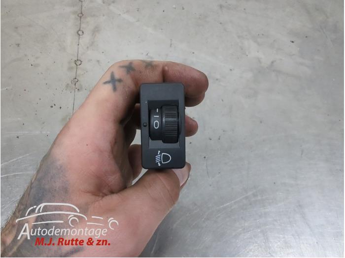 Gebruikte Schakelaar Koplamp Ihv Peugeot 208 O210878