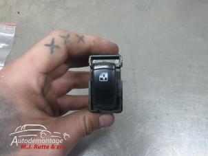 O210957 Gebruikte elektrisch raam schakelaar Chevrolet Nubira