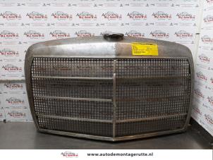 O71396 Gebruikte grille Mercedes 200 - 500