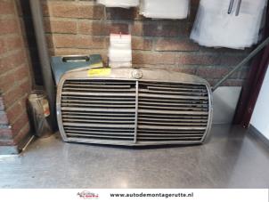 O71397 Gebruikte grille Mercedes 200 - 500