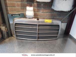 O71399 Gebruikte grille Mercedes 200 - 500