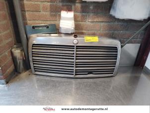 O71400 Gebruikte grille Mercedes 200 - 500