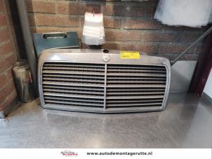 O71401 Gebruikte grille Mercedes 200 - 500