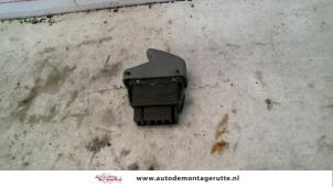 O107984 Gebruikte ruit schakelaar elektrisch Renault Twingo