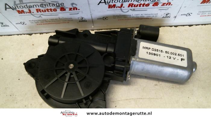 Portierruitmotor van een Fiat Stilo (192A/B) 1.6 16V 2001