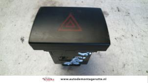 Gebruikte Schakelaar Paniekverlichting Kia Cerato 1.6 16V Prijs op aanvraag aangeboden door Autodemontage M.J. Rutte B.V.