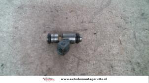 Gebruikte Injector (benzine injectie) Renault Megane (BA/SA) 1.4 16V Prijs op aanvraag aangeboden door Autodemontage M.J. Rutte B.V.