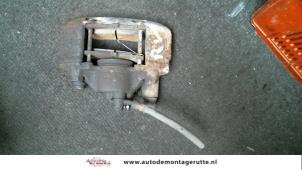 O112061 Gebruikte remklauw (tang) rechts-voor Mazda Demio