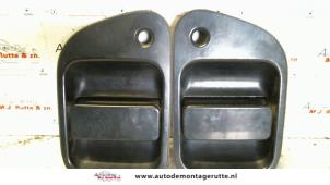 O80829 Gebruikte portiergreep 2deurs rechts Mitsubishi L400